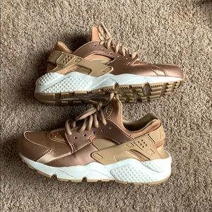 Nike gold & rose gold Hurrache
